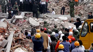China: Peste 71.000 de morţi şi dispăruţi, în urma cutremurului devastator