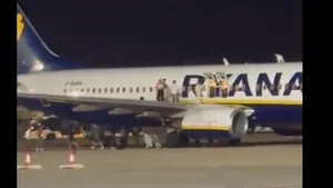 Momente de groază la bordul unui avion Ryanair pe aeroportul Palma din Mallorca. Un incendiu a izbucnit pe pista aeroportului