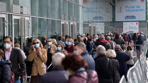 Vaccinare pe bandă rulantă cu AstraZeneca, la Madrid