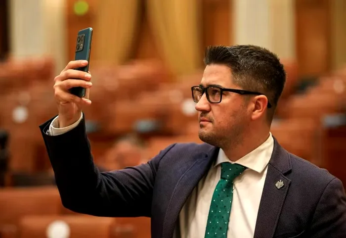 POLITIC VIDEO | Brian Cristian, deputat USR, despre ChatGPT în Parlament: Mulți parlamentari folosesc deja aproape integral AI