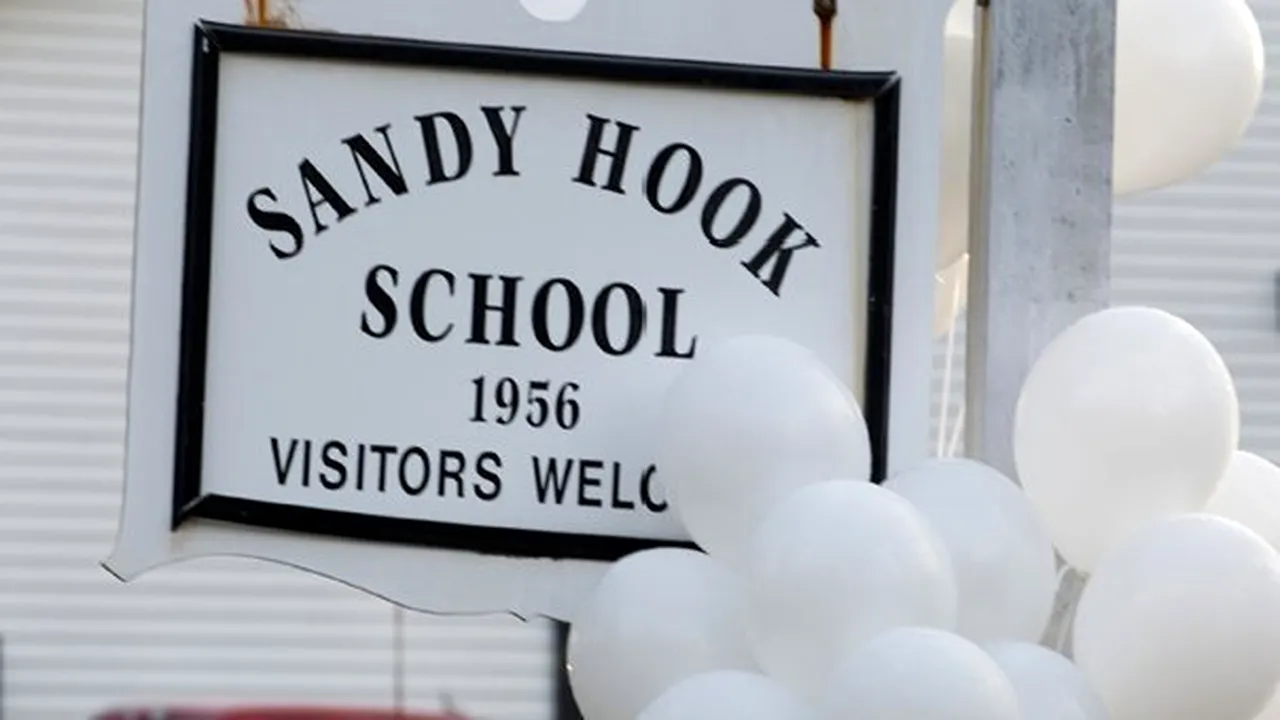 SUA: Elevii de la Sandy Hook, teatrul masacrului din decembrie, se întorc la cursuri într-o şcoală nouă - VIDEO