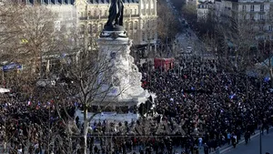 MARŞ ISTORIC - Parisul, capitala mondială împotriva terorismului. Peste 3,7 milioane de persoane au manifestat în Franţa, aceasta fiind cea mai mare mobilizare din istoria ţării