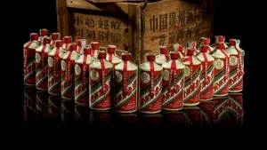 Lichior fabricat în perioada revoluţiei culturale din China, vândut pentru o sumă exorbitantă la licitaţie