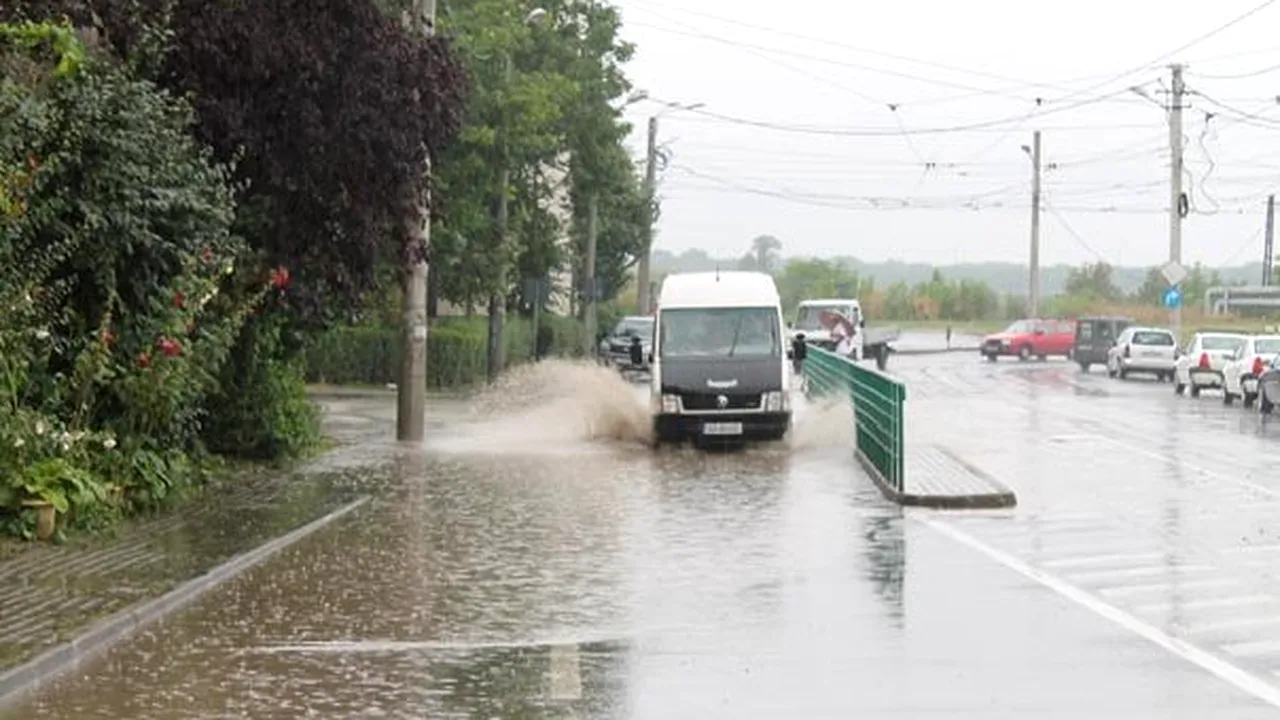Avertizarea cod galben de inundaţii, prelungită până luni pe râuri din 11 judeţe 