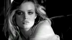 O reclamă la un parfum de Cavalli, criticată dur de musulmani deoarece 