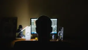 Trei ucrainieni sunt acuzaţi în SUA că au atacat informatic peste 100 de companii americane