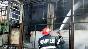 Arad: egy férfi életét vesztette, egy pedig megsérült, miután erős tűz ütött ki egy házban