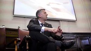 Analfabetismul funcțional, o problemă gravă în educația românească, spune ministrul Daniel David: „Oamenii cred că vindecăm cancerul cu coada şoricelului