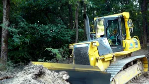 Motorină furată din utilajele care lucrează la drumul distrus de inundaţii, la Ulma