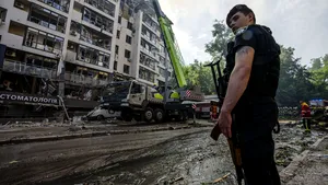 Războiul din Ucraina, ziua 127. SUA anunţă un nou ajutor militar. NATO clasifică Rusia drept ameninţare directă la adresa securităţii sale / Ucrainenii luptă să reziste pe frontul estic / Putin neagă evidenţa: Rusia nu loveşte ţinte civile / Finlanda şi Suedia, ameninţate de liderul de la Moscova / Mesajul Papei 