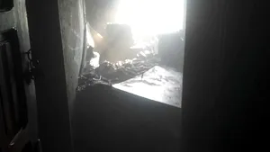 Bărbat de 62 de ani, rănit într-un incendiu produs într-un bloc din Vaslui. 20 de persoane, evacuate- FOTO