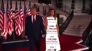 De la fashion icon, Prima Doamnă a SUA devine subiect de meme-uri. Ce a purtat Melania Trump, la a doua nominalizare a soţului său