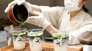 Matcha: ceaiul japonez care cucerește lumea. Care sunt beneficiile acestei băuturi