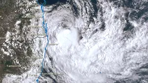 Mii de australieni, forţaţi să se evacueze în aşteptarea ciclonului tropical Alfred