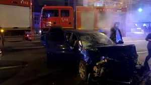 Şase persoane au fost rănite după o cursă ilegală de maşini care a avut loc în centrul oraşului Târgu-Jiu | FOTO, VIDEO