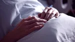 Femeia care s-a vindecat de trei ori de cancer de colon dezvăluie primul simptom pe care l-a observat. „L-am ascuns de toată lumea”