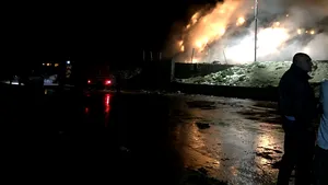 Incendiul de la rampa de deşeuri din Cluj, stins după 19 de ore