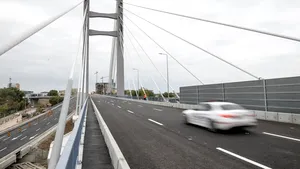 Pasajul Ciurel, proaspăt inaugurat, creează probleme localnicilor. GALERIE FOTO 