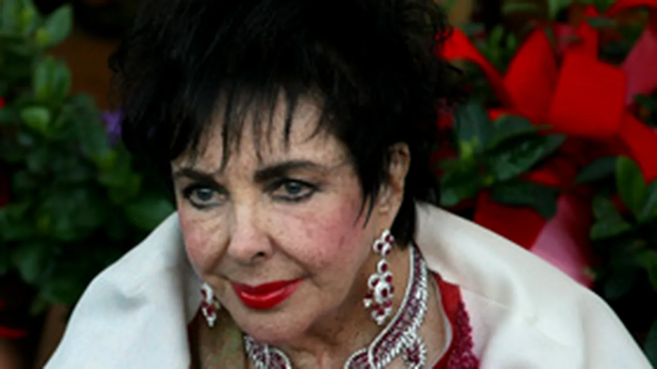 Elizabeth Taylor a fost externată din spital