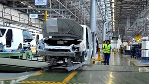 Ford a produs 3.000 de vehicule la Craiova în primele patru luni, de patru ori mai mult faţă de 2010