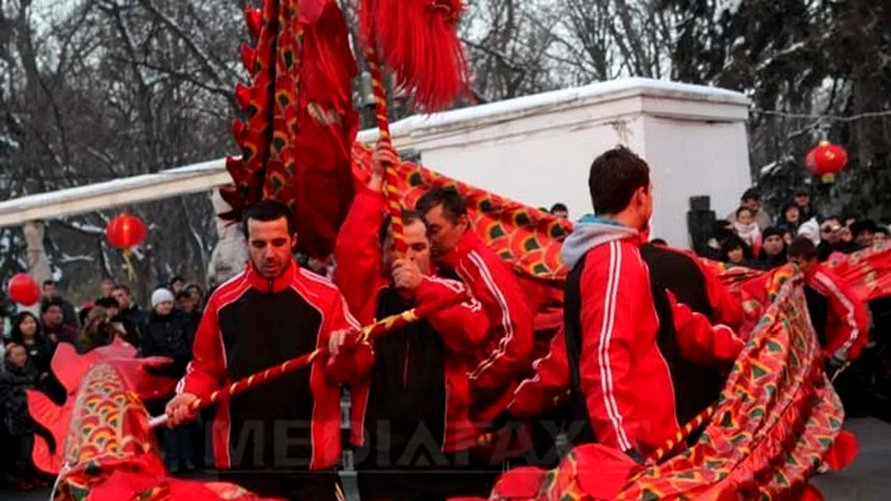Foc de artificii pentru Anul Nou Chinezesc, în curtea Ambasadei. La ceremonie a fost prezent Băsescu