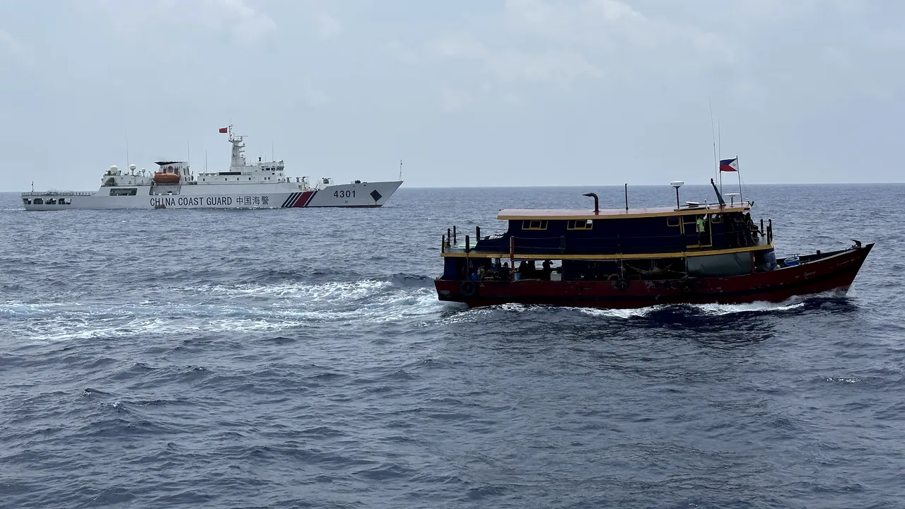 Creşte tensiunea în Pacific: Nave chineze trag cu tunuri cu apă asupra navelor filipineze
