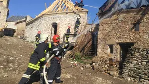Incendiu la Cetatea Râşnov. Vizitatorii au fost evacuaţi FOTO VIDEO