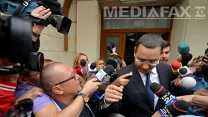 Ponta: La intrarea la DNA era un domn care mi-a cerut demisia. Cred că era doamna Gorghiu deghizată