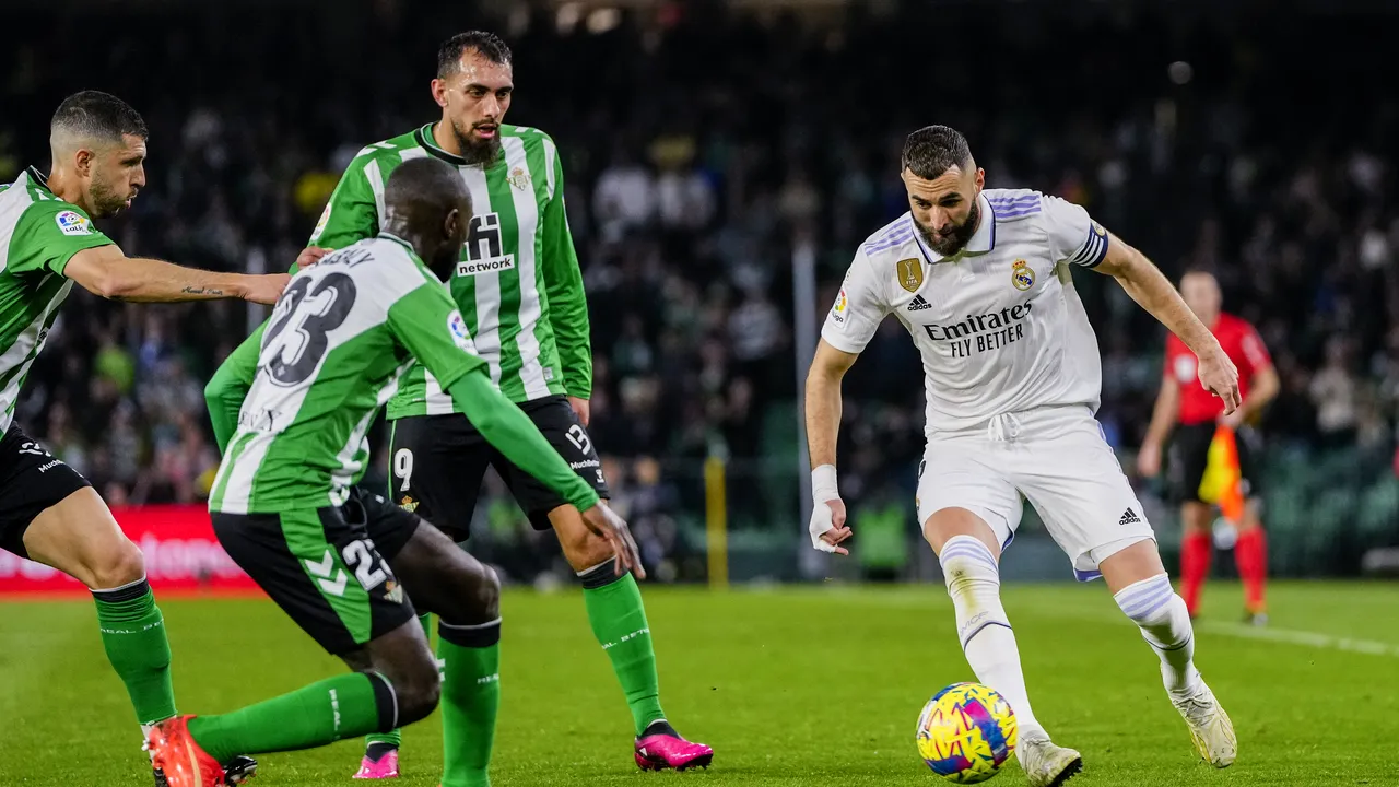 Speranţele de titlu ale lui Real Madrid, diminuate de o remiză la Betis. Barcelona s-a distanţat în clasament
