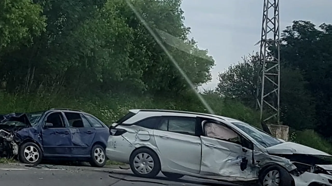 Patru persoane, printre care şi un copil de cinci ani, au fost rănite într-un accident pe DN1, la Sibiu