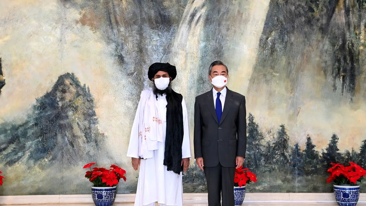 Presa internaţională. Ce urmăreşte, de fapt, China prin dezvoltarea relaţiilor cu talibanii