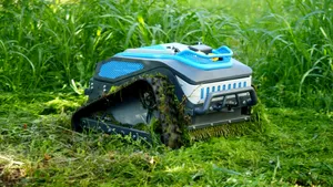 Primăria Sectorului 3 testează un robot electric „silențios” de tuns iarba