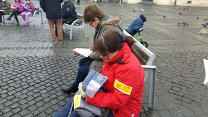 GALERIE FOTO Aproximativ 50 de persoane la două proteste în centrul Sibiului