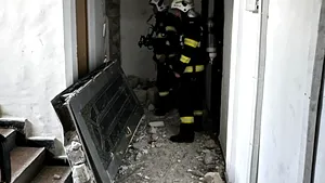 Explozie la un apartament pe Şoseaua Berceni din Capitală. O femeie a fost transportată la spital