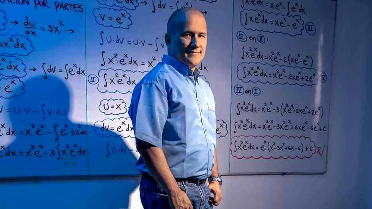 Un profesor de matematica a intrat în Cartea Recordurilor. Julio Alberto are cei mai mulţi urmăritori online la o lecţie predată pe YouTube