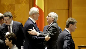 Traian Băsescu şi Victor Ponta, referiri la Năstase în plenul comun la care a participat preşedintele CE Junker