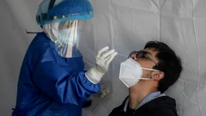 Coronavirus în lume LIVE UPDATE 27 octombrie. Italia, 17.012 noi cazuri de coronavirus din mai puţin de 40.000 de teste în 24 de ore.  Vaccinul împotriva COVID-19 dezvoltat de Oxford / AstraZeneca produce un răspuns imun atât la adulţii tineri, cât şi la cei vârstnici