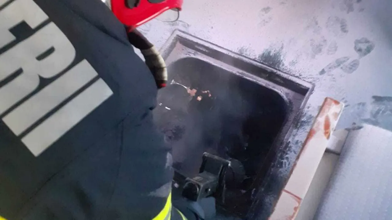 Un tren a luat foc într-o gară din Cluj: 100 de călători s-au evacuat