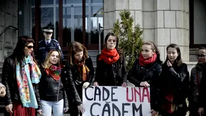 GALERIE FOTO De ziua femeii, zeci de persoane au cerut legi mai puternice împotriva agresiunii familiale