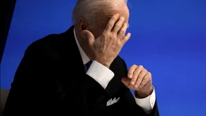 Joe Biden consideră o greşeală eliminarea măştilor de protecţie în Texas. Texanii spun adio restricţiilor