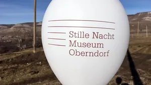 Călătoria surprinzătoare a unui balon cu heliu. A zburat peste 2.500 de kilometri şi a îndeplinit dorinţe