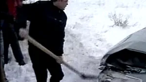 Ce spune Boc despre gestul său de a deszăpezi personal cu lopata
