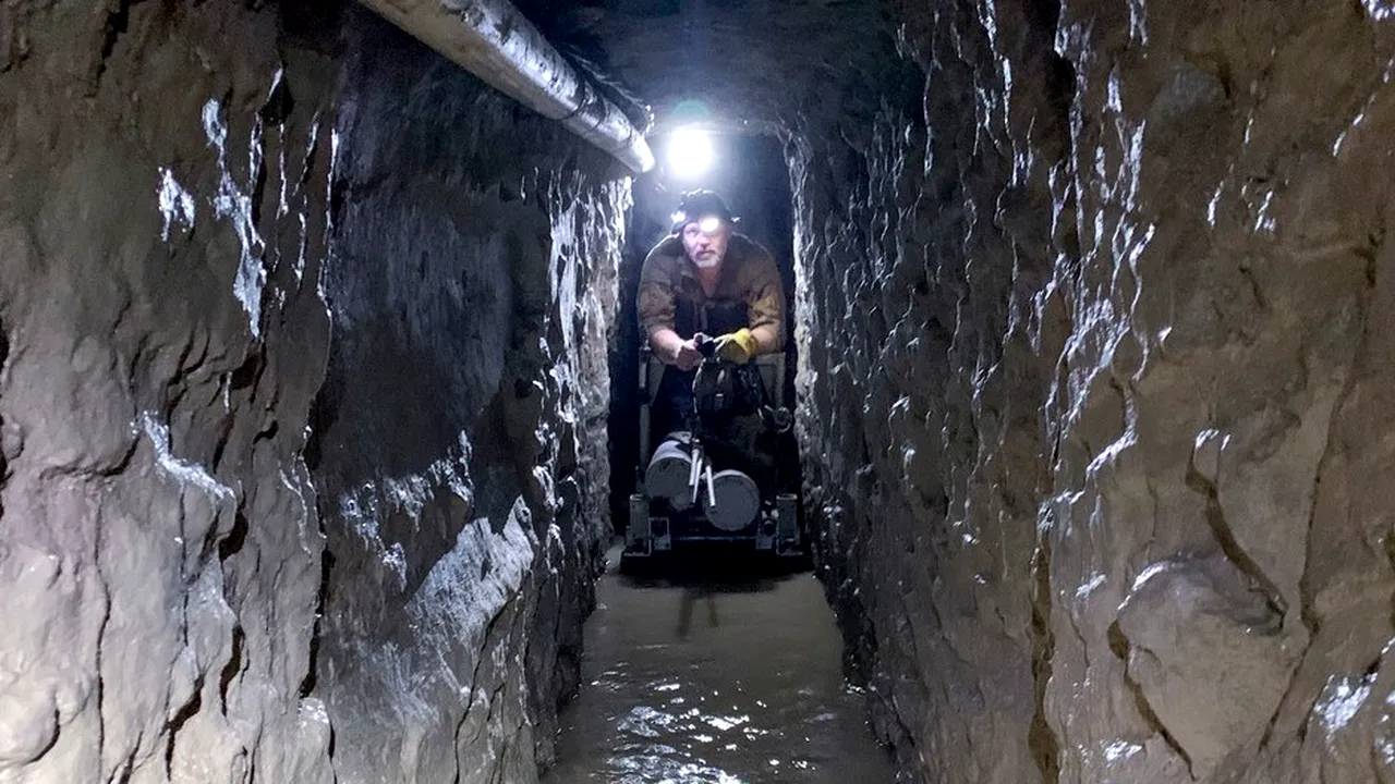 Cum arată cel mai lung tunel folosit de traficanţii de droguri, descoperit în San Diego. FOTO