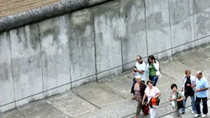 Zidul Berlinului, recreat virtual pentru turişti