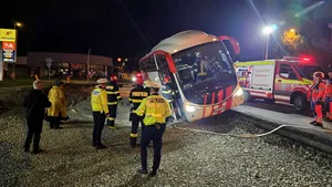 Alba: Un autocar cu 55 de pasageri la bord a derapat