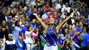 Noaptea tinerilor la US Open. Leylah Fernandez, 18 ani, a eliminat-o pe Naomi Osaka, deţinătoarea trofeului VIDEO