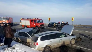 Cluj: Cinci persoane rănite în urma unui carambol între trei maşini