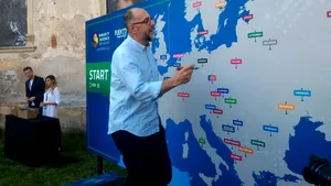 FOTO A început campania de strângere a unui milion de semnături pentru protecţia minorităţilor în ţări UE