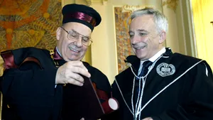 Isărescu: România trebuie să menţină calendarul pentru adoptarea euro