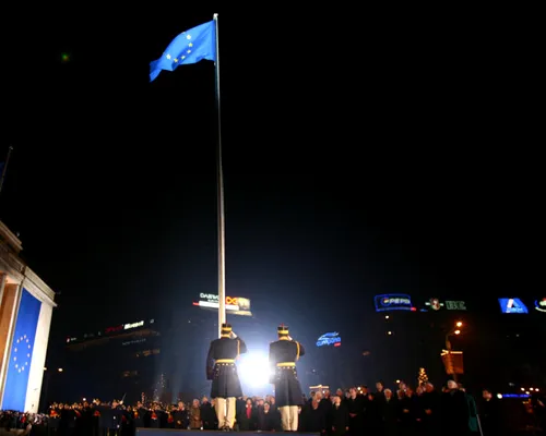 RETROSPECTIVĂ MEDIAFAX 35. 2005 – România semnează Tratatul de aderare la UE, iar inundațiile fac prăpăd în mai multe județe din țară